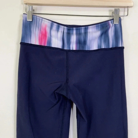 LULULEMON | REVERSIBLE GATHER AND CROW CROP IN PURPLE - Picture 5 of 10